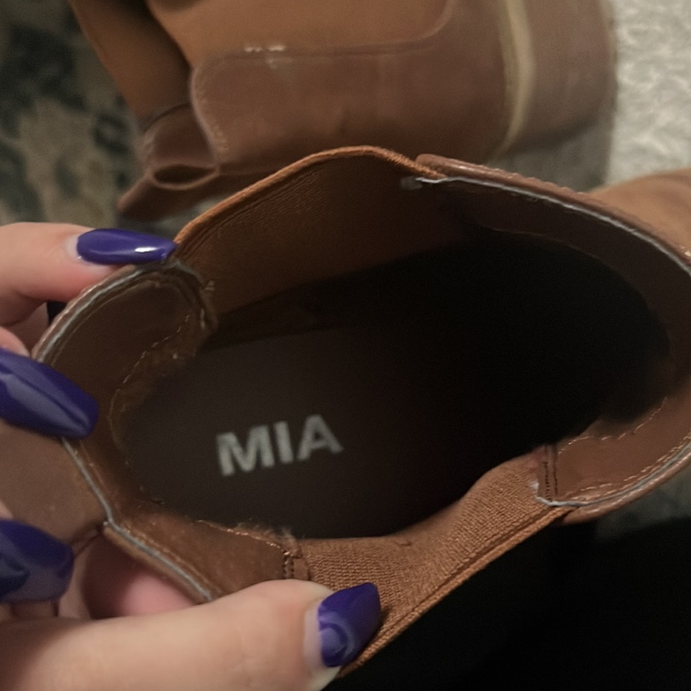 Boots - Picture 3 of 5